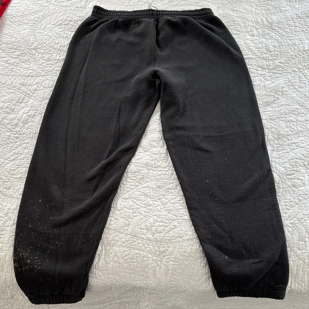 On Wisconsin - Swimming Sweatpants. Fruit of the Loom Black. - Picture 2 of 4